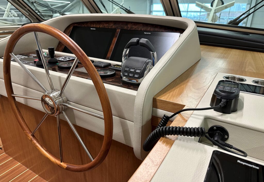 Raymarine | VHF radios and the transition to VDES